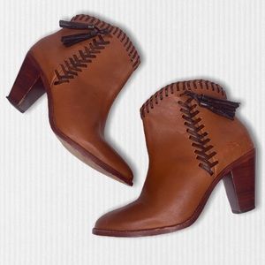 Trask Shelby Leather Bootie US 8.5B